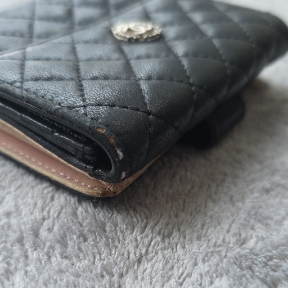 CHANEL Elegant Bifold Black Quilted Wallet - Picture 6 of 14